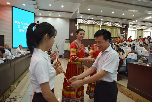 5cf8722daa34e.png 4.png